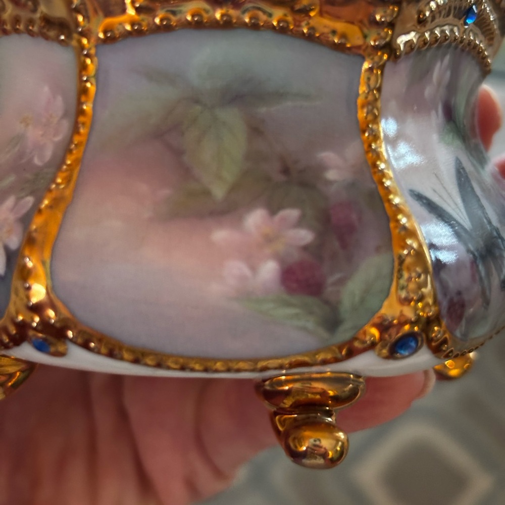 Lena Liu Porcelain Butterfly
working Music Box And Candle Holder - Picture 8 of 9
